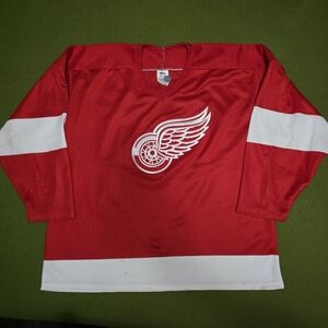 Vintage RedWings Maska Ultrafit Red Athletic Jersey Size TG/XL